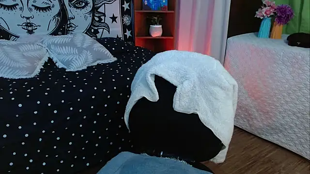  Alexandra Jones online show from 06-15-26, 12:02