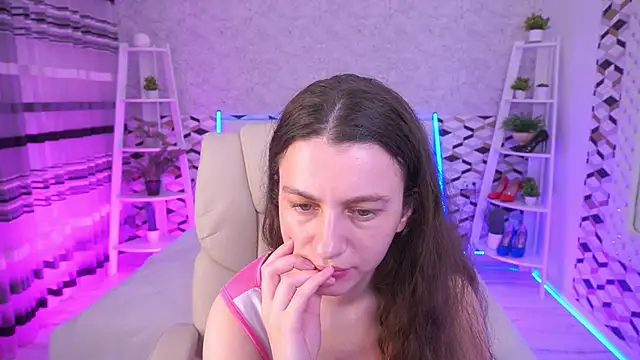 LittleJulii online show from 05-26-26, 07:43