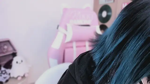 shes creepy online show from 04-10-26, 10:42