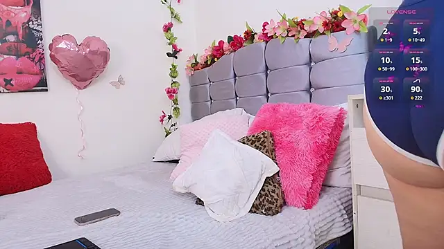 Isabella Roses  online show from 04-07-26, 02:34