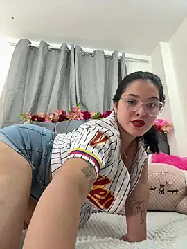 Isabella Roses  online show from 07-06-26, 01:46