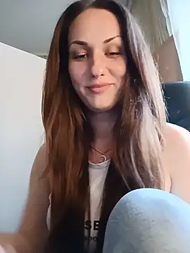 LunaCrystall online show from 05-19-26, 03:40