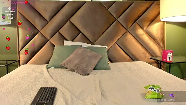 Snapshot of Rache_Roth chatting on 07-01-26, 10:20 Rache Roth online show from 07-01-26, 10:20