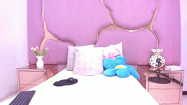 LaurendPink online show from 03-26-26, 02:33