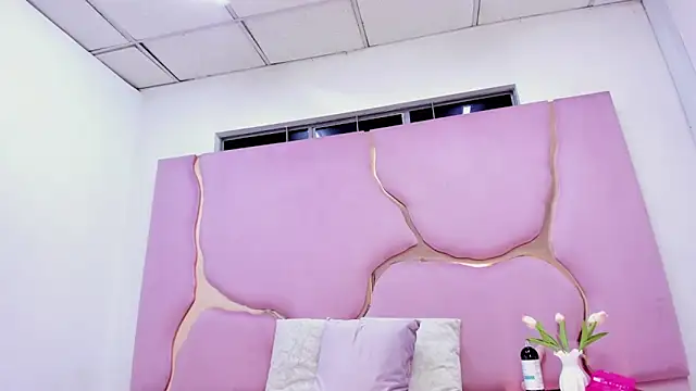 LaurendPink online show from 06-07-26, 01:59