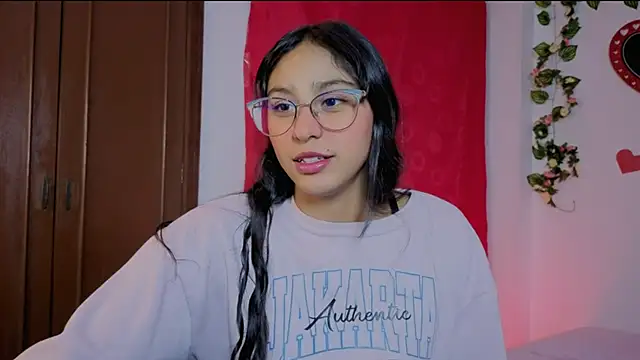 PaulaCutexs online show from 05-18-26, 04:18