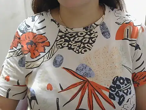 spicy Zara online show from 06-30-26, 12:17