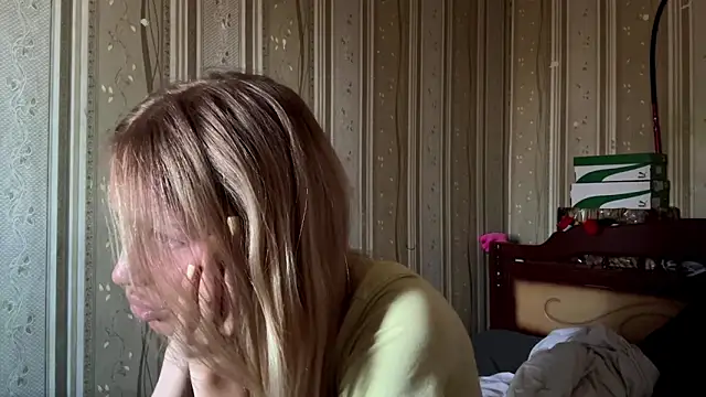 Snapshot of Ashleycol chatting on 03-22-26, 09:13 Ashleycol online show from 03-22-26, 09:13