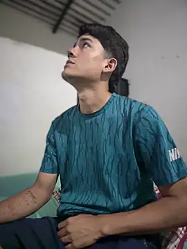 Snapshot of pabloflaquito23 chatting on 05-20-26, 01:45 pabloflaquito23 online show from 05-20-26, 01:45