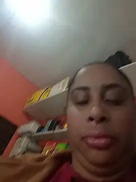 gatinha20257 online show from 07-05-26, 04:19