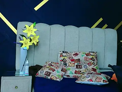 NikiEvanz online show from 04-12-26, 04:28