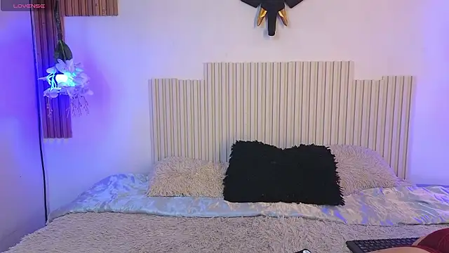 VixenxO online show from 03-12-26, 05:52