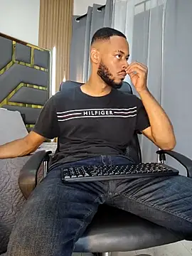 Oliver bigblack cock online show from 04-14-26, 06:03