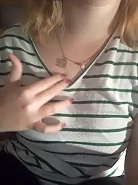 Snapshot of kitsuneniki chatting on 03-15-26, 06:47 kitsuneniki online show from 03-15-26, 06:47