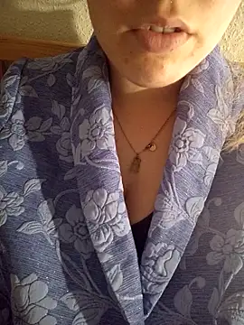 Snapshot of kitsuneniki chatting on 03-16-26, 10:25 kitsuneniki online show from 03-16-26, 10:25