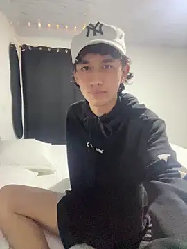 Snapshot of sam_london26 chatting on 03-16-26, 03:05 sam london26 online show from 03-16-26, 03:05