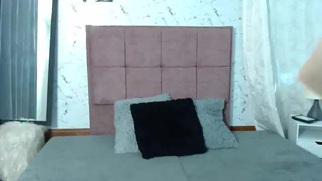Daniela Lunax online show from 04-02-26, 05:54