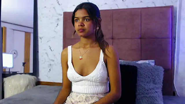 Daniela Lunax online show from 04-11-26, 03:55