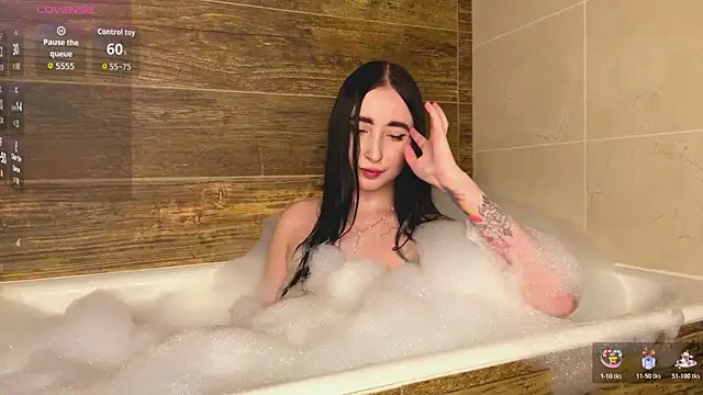 LizzyMooore online show from 05-08-26, 02:22