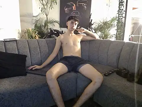 damiancam1 online show from 08-04-26, 03:43