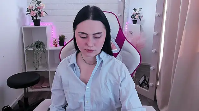 NoraLumi online show from 04-24-26, 05:21