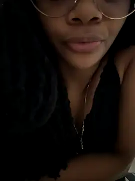 Snapshot of marialuiza2027 chatting on 07-17-26, 05:51 marialuiza2027 online show from 07-17-26, 05:51