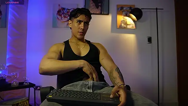 Tayler Cross  online show from 03-14-26, 12:43