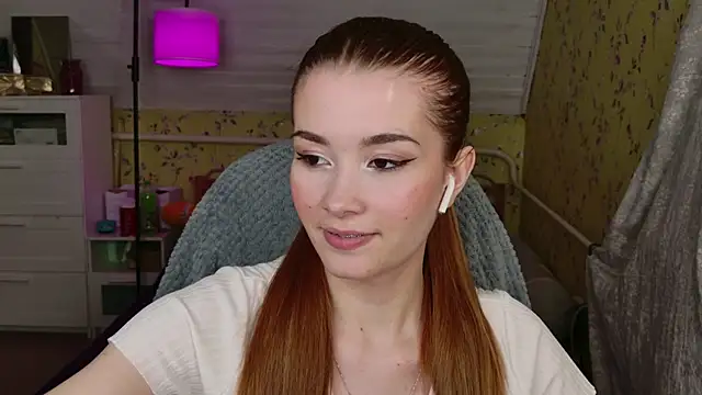 Snapshot of Lunavira chatting on 05-16-26, 08:29 Lunavira online show from 05-16-26, 08:29