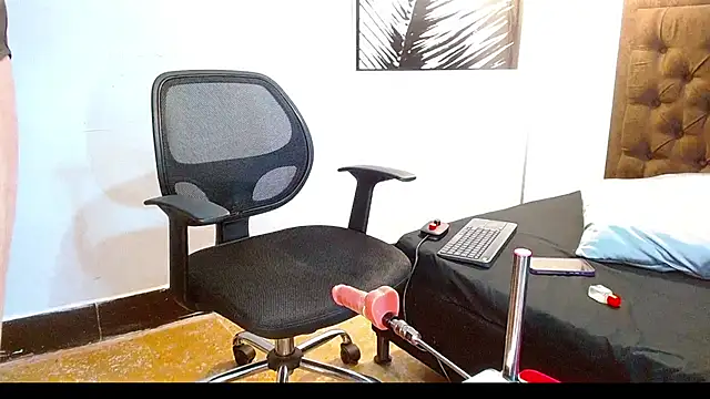 MAGUIRRE 2011 online show from 04-11-26, 04:06