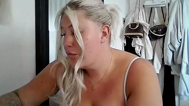 Lexi Laura online show from 05-31-26, 01:40