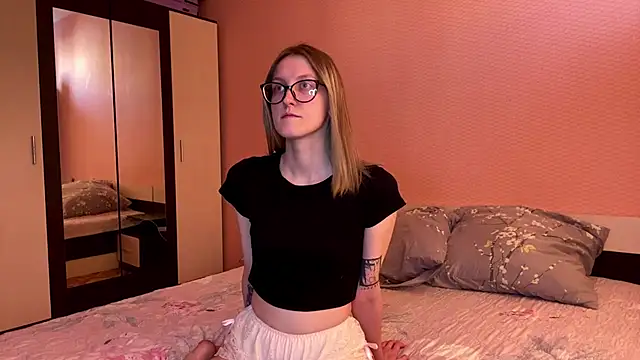 Julia Charm online show from 05-21-26, 02:02