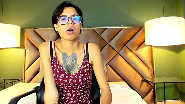 Snapshot of Emily_Lopera chatting on 06-20-26, 02:14 Emily Lopera online show from 06-20-26, 02:14