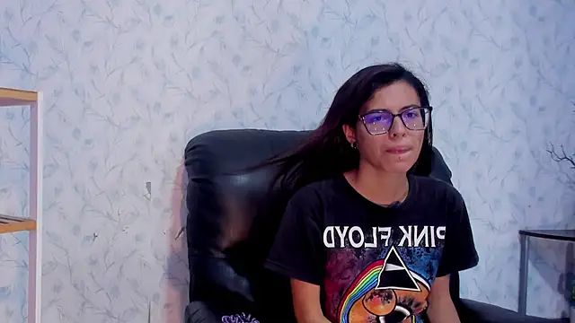 Snapshot of Emily_Lopera chatting on 07-04-26, 03:40 Emily Lopera online show from 07-04-26, 03:40