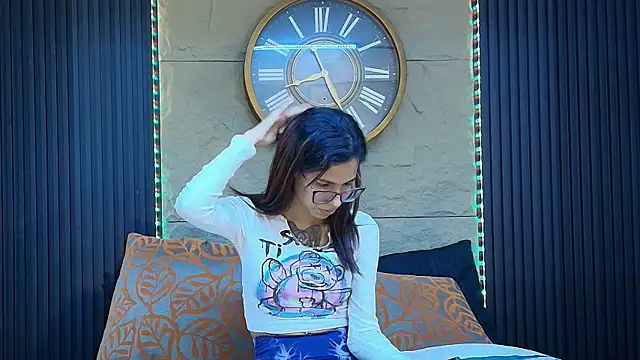 Snapshot of Emily_Lopera chatting on 07-10-26, 10:23 Emily Lopera online show from 07-10-26, 10:23