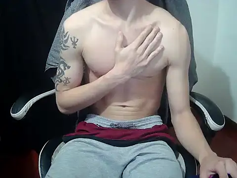 crixus11111 online show from 03-18-26, 05:10