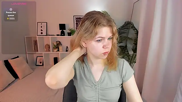 ElizabethVane online show from 05-10-26, 05:45