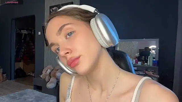 Veluxe online show from 04-01-26, 03:09