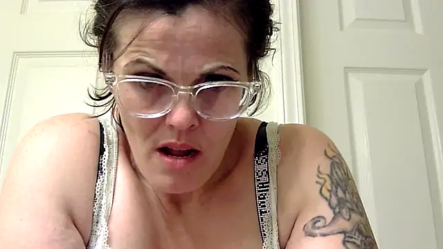 kitty-kitten82 online show from 04-03-26, 03:04