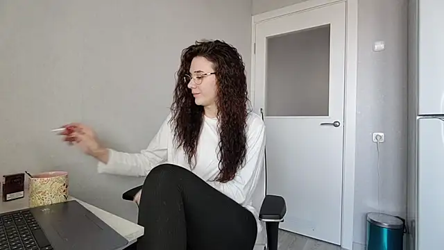 LaritaTocchio online show from 04-13-26, 07:25