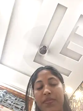 Pari lovers online show from 04-18-26, 07:07