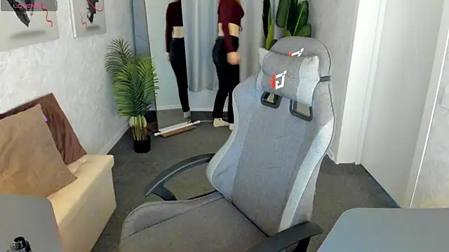 Lori Bllossom online show from 04-16-26, 01:06