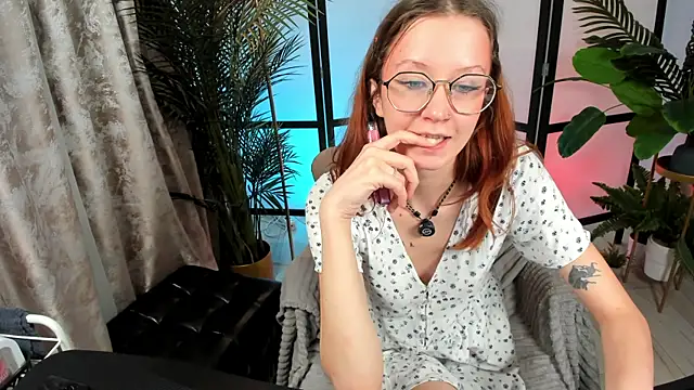 Snapshot of AmelieViolet chatting on 06-25-26, 05:12 AmelieViolet online show from 06-25-26, 05:12