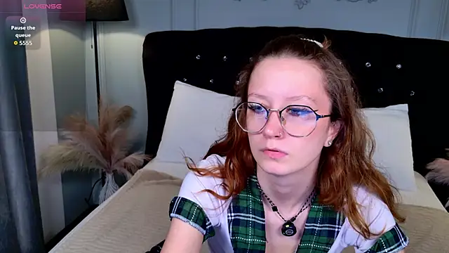 Snapshot of AmelieViolet chatting on 07-12-26, 11:12 AmelieViolet online show from 07-12-26, 11:12