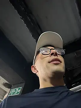 LeonBlazze online show from 05-04-26, 01:29