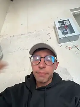 Snapshot of LeonBlazze chatting on 06-03-26, 06:02 LeonBlazze online show from 06-03-26, 06:02