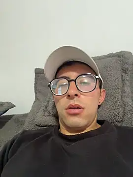 Snapshot of LeonBlazze chatting on 07-12-26, 06:10 LeonBlazze online show from 07-12-26, 06:10