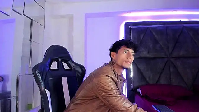MaxiimoRomano  online show from 03-19-26, 01:48