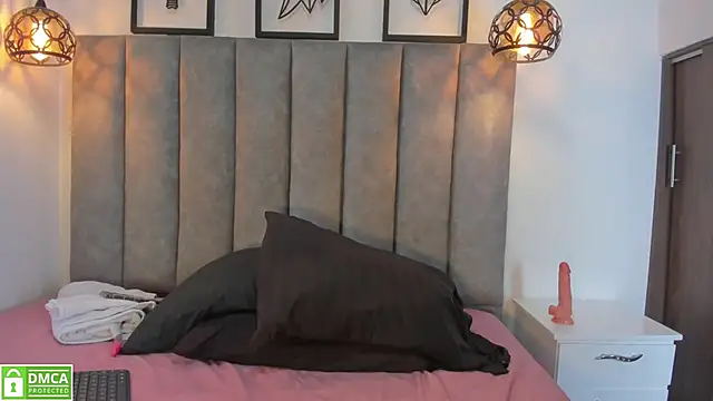 Camille Hills online show from 03-19-26, 04:27