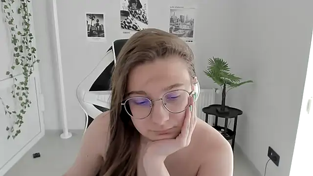 Mia kristal online show from 06-24-26, 08:13