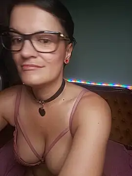Snapshot of Evamilfhungary chatting on 06-15-26, 08:22 Evamilfhungary online show from 06-15-26, 08:22